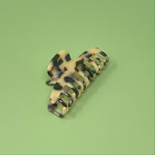 Load image into Gallery viewer, The Big Guy Hair Claw: Tortie
