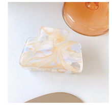 Load image into Gallery viewer, Marble Hair Claw : Pink
